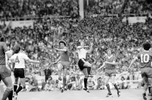 Charity Shield: Manchester United v. Liverpool F. C. August 1977 77-04358-061