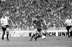 Charity Shield: Manchester United v. Liverpool F. C. August 1977 77-04358-067