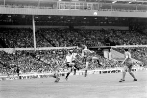 Charity Shield: Manchester United v. Liverpool F. C. August 1977 77-04358-031