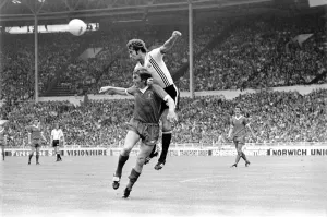 Charity Shield: Manchester United v. Liverpool F. C. August 1977 77-04358-001