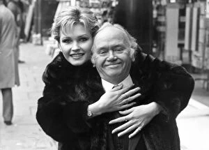 01428 Collection: CHARLIE DRAKE AND FIONA FULLERTON OUTSIDE THE DOMINION THEATRE