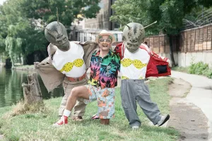 01381 Prints: Chart topper Timmy Mallett with two martians sporting itsy bitsy bikinis