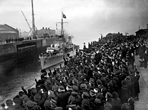 Docks Prints: Cheering sailors and Wrens of the Royal Navy line the entrance to Gladstone dock in