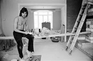 00431 Prints: Chelsea footballer Alan Hudson takes a break from DIY at his Putney home, May 1972
