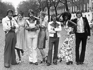 Chelsea join the fashion Stakes. Footballers and models l-r Ian Hutchison, Cindy