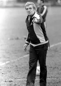 00246 Prints: Chelsea manager John Neal at training. 5th March 1982