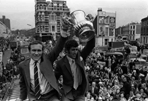 Chelsea Return with the FA Cup after they had beaten Leeds in the replay at Old Trafford