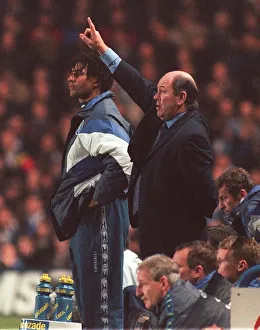 Chelsea v Everton Howard Kendall pointing November 1997 Chelsea manager Ruud Gullit