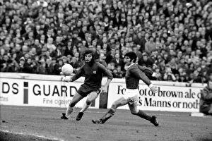 00251 Prints: Chelsea v. Manchester United. Dunne of Manchester United beats long haired Hudson to