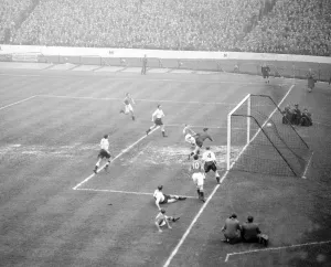 Chelsea v Tottenham Hotspur Division One 1954 / 55 Season