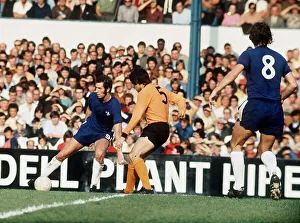 Chelsea v Wolverhampton. Francis Monroe of Wolves and Peter Osgood of Chelsea. 1971