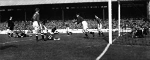 Wanderers Collection: Chelsea v Wolves. Goalkeeper Robertson of Chelsea saves from Swinbourne