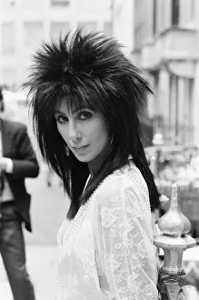 01398 Prints: Cher, American singer and actress, in London for the premiere of her new film, Mask
