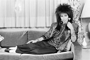 01398 Prints: Cher, American singer and actress, in London for the premiere of her new film, Mask