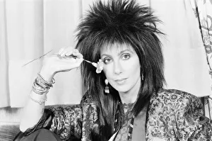 01398 Prints: Cher, American singer and actress, in London for the premiere of her new film, Mask