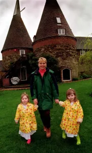 Television Programme Prints: Cheryl Baker at home with her twins April 1998 Cheryl Baker TV presenter