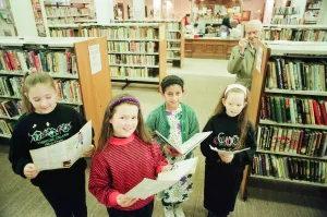 00788 Prints: Children from Abingdon Junior School caused quite a stir when they sang Christmas Carols