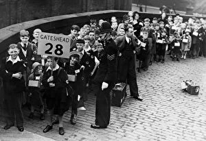 Students Collection: Children of All Saints School, Gateshead, arriving at Gateshead Station for