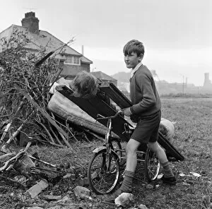 Images Dated 27th October 2016: Children building a bonfire on Teesside. 1971
