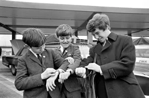 00031 Prints: Three children check their watches against local US time on arrival in New York