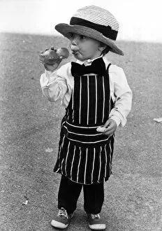 Images Dated 19th August 1980: Children: Fancy Dress: Dressed up... Two-year-old butcher boy Darrell Piper