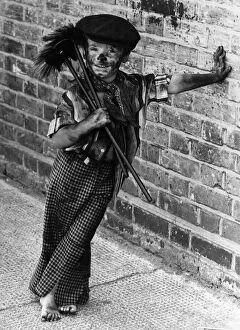 Images Dated 19th August 1980: Children: Fancy Dress: Mucked up... four-year-old chimney sweep Tommy Stafford