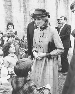 01016 Prints: Children from Heathfield School greeting Princess Diana as she arrives at Heathfield