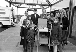 00523 Prints: Children, hospital staff and administrators help Huddersfield Hospital