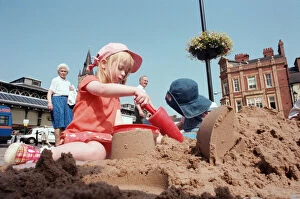 00653 Collection: Children from Kids & Co. Nursery spend the morning playing with the sand in