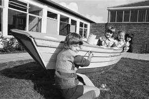 01325 Prints: Children paint cobble at Guisborough School in the north-east of England