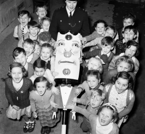 Road Safety Prints: Children: Road safety a set of talking traffic lights teaches road safety to these infant