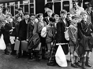 00594 Prints: Children of St Chads Roman Catholic School at Snow Hill station in Birmingham