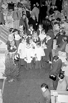 00202 Prints: A choir of children from the apple growing region of Kent came to London