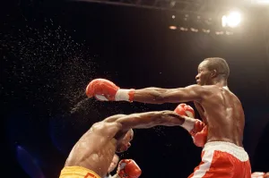 01164 Prints: Chris Eubank defends his WBO super-middleweight title against Ron Essett at the Quinta do