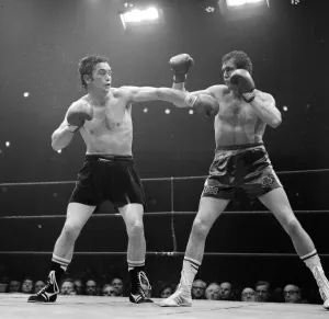Chris Finnegan v Johnny Frankham Boxing October 1975 fighting at the Royal Albert