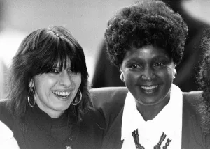 00122 Prints: Chrissie Hynde singer with The Pretenders pop group 1990 with Winnie Mandela