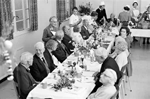 01492 Collection: Christmas Lunch for residents and staff at hospital, Hydestile, Surrey