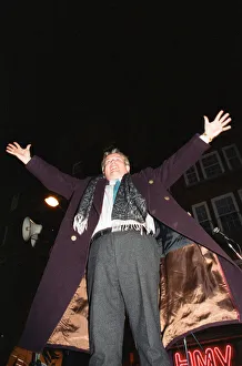 00885 Prints: Christopher Biggins Christmas light switch on at Broad Street Mall, Reading