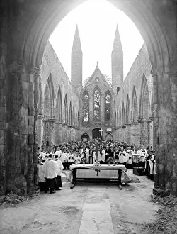 Bombing Collection: A church service in the bombed out remains of Norwich Cathedral