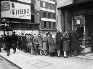 The Cigarette Queue - The cigarette supply has arrived at this Oxford Street kiosk