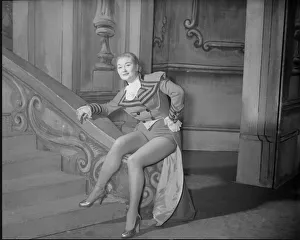 Cinderella'at Princes Theatre 1951 Christine Norden B5926 / 2