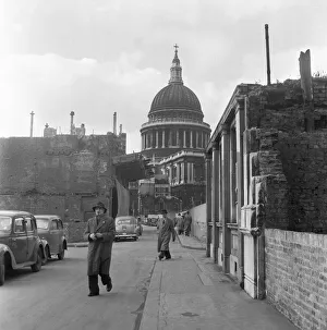 Commuters Prints: City workers view of St Pauls Cathedral as they make their way down Watling Street