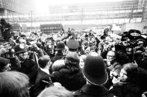 00895 Prints: Civil Wedding of Paul McCartney & Linda Eastman at Marylebone Register Office London