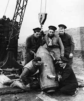 Bombing Collection: Clearance of an unexploded bomb in Hull during the Second World War