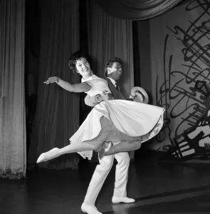 01170 Prints: Cliff Richard and Carole Gray rehearsing for the film The Young Ones