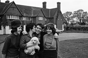 01177 Collection: Cliff Richard at his tudor style mansion at Upper Nazeing, Essex