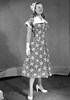 00026 Prints: Clothes beach. Calf length dress with floral pattern and large collar