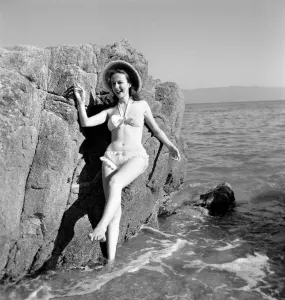 00065 Prints: Clothing: Fashion: Beachwear: Holidaymakers: Bathing: Beauties seen here cooling off in