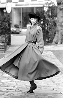 Clothing Fashion: Coat fashion for autumn / winter 1988. March 1987 LDN-87-218-003