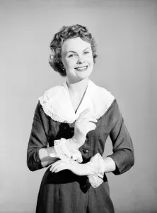 Clothing: Fashion: Gloves: Woman wearing matching gloves and collar